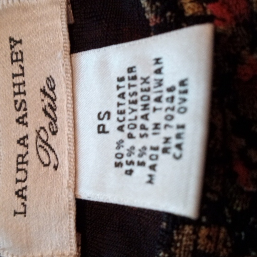 Laura Ashley SP Top - Picture 3 of 7